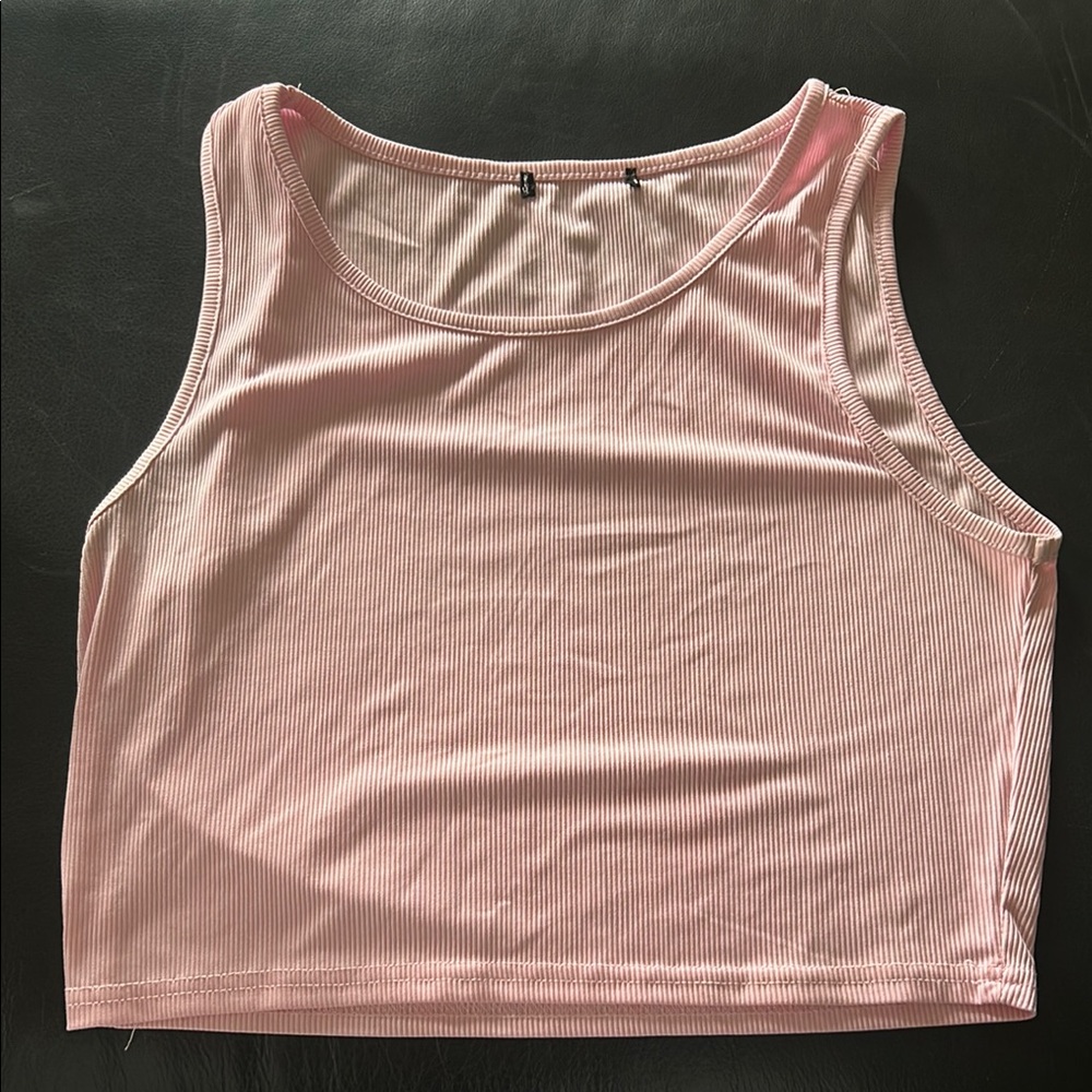 SHEIN Pink Crop Tank Top with Rounded Neckline